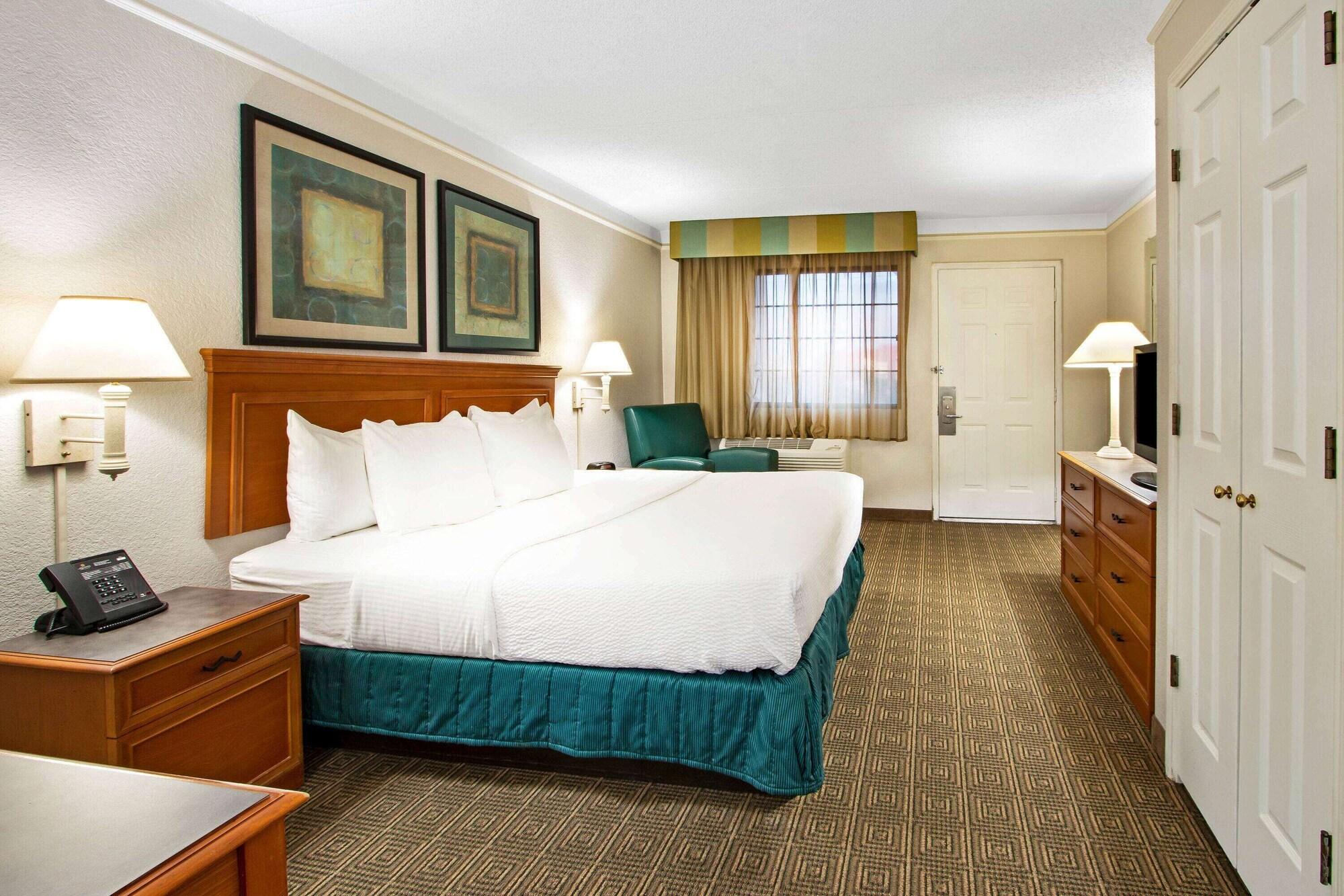 La Quinta Inn By Wyndham Albuquerque Airport Exterior photo