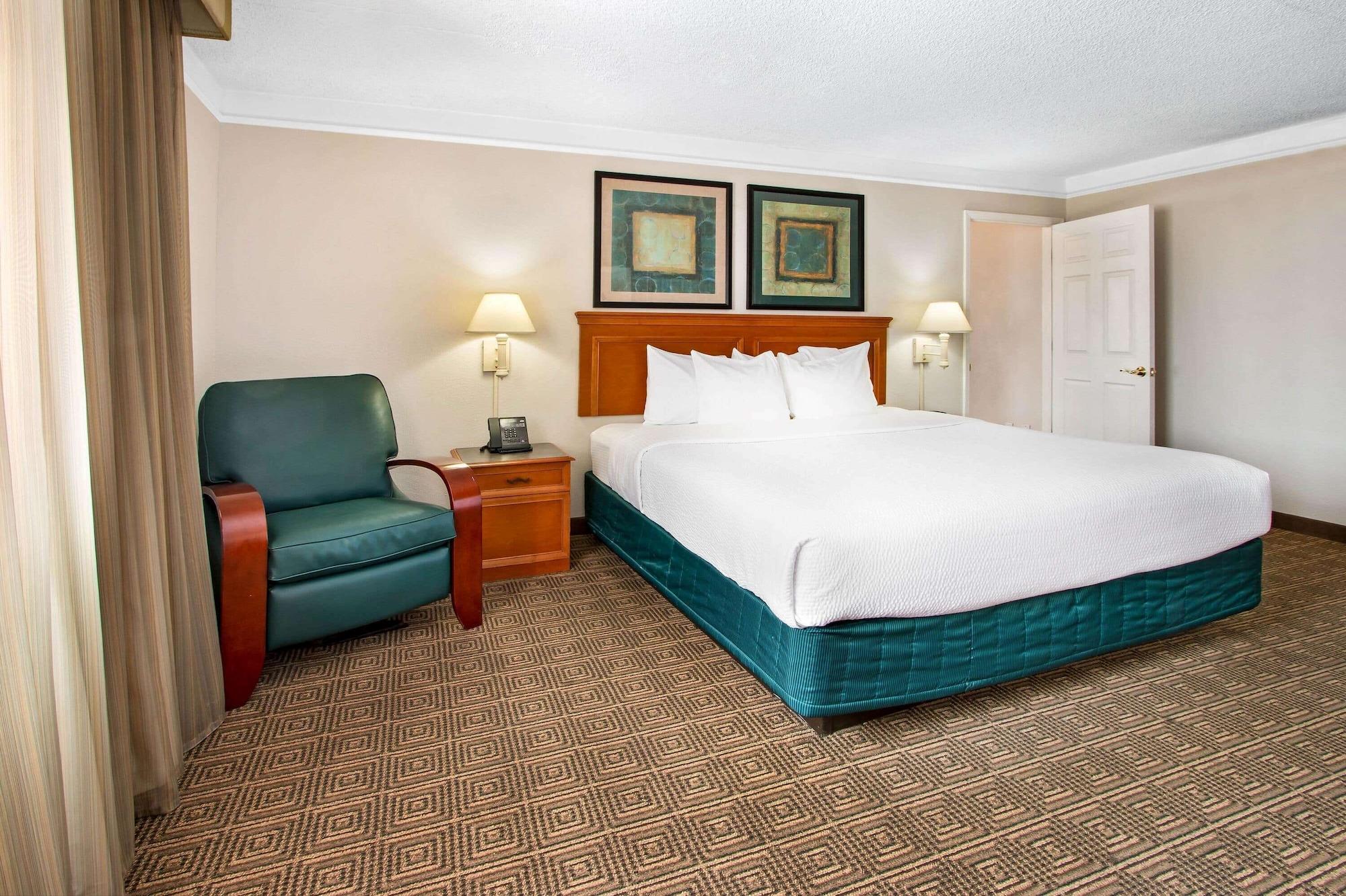 La Quinta Inn By Wyndham Albuquerque Airport Exterior photo