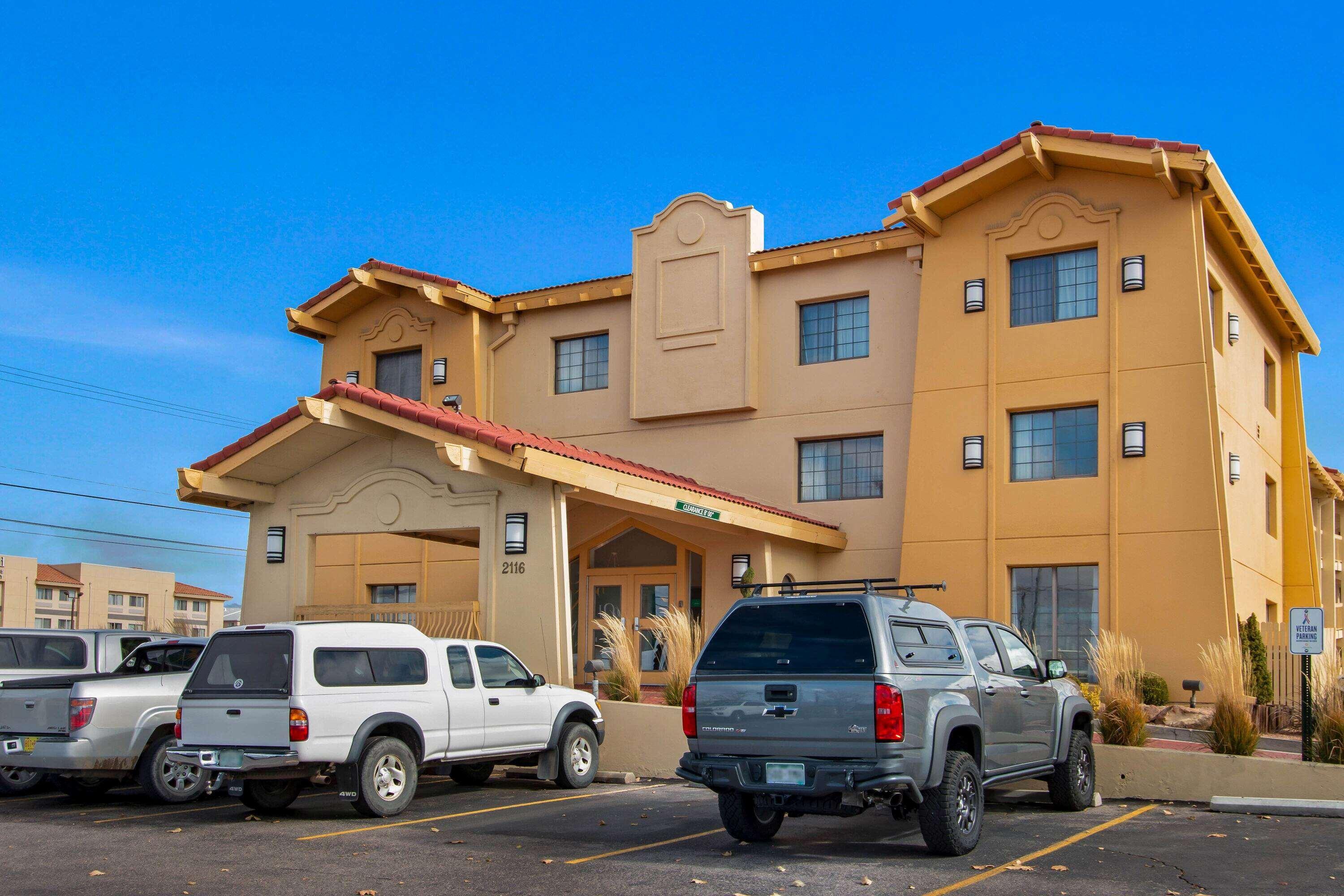 La Quinta Inn By Wyndham Albuquerque Airport Exterior photo