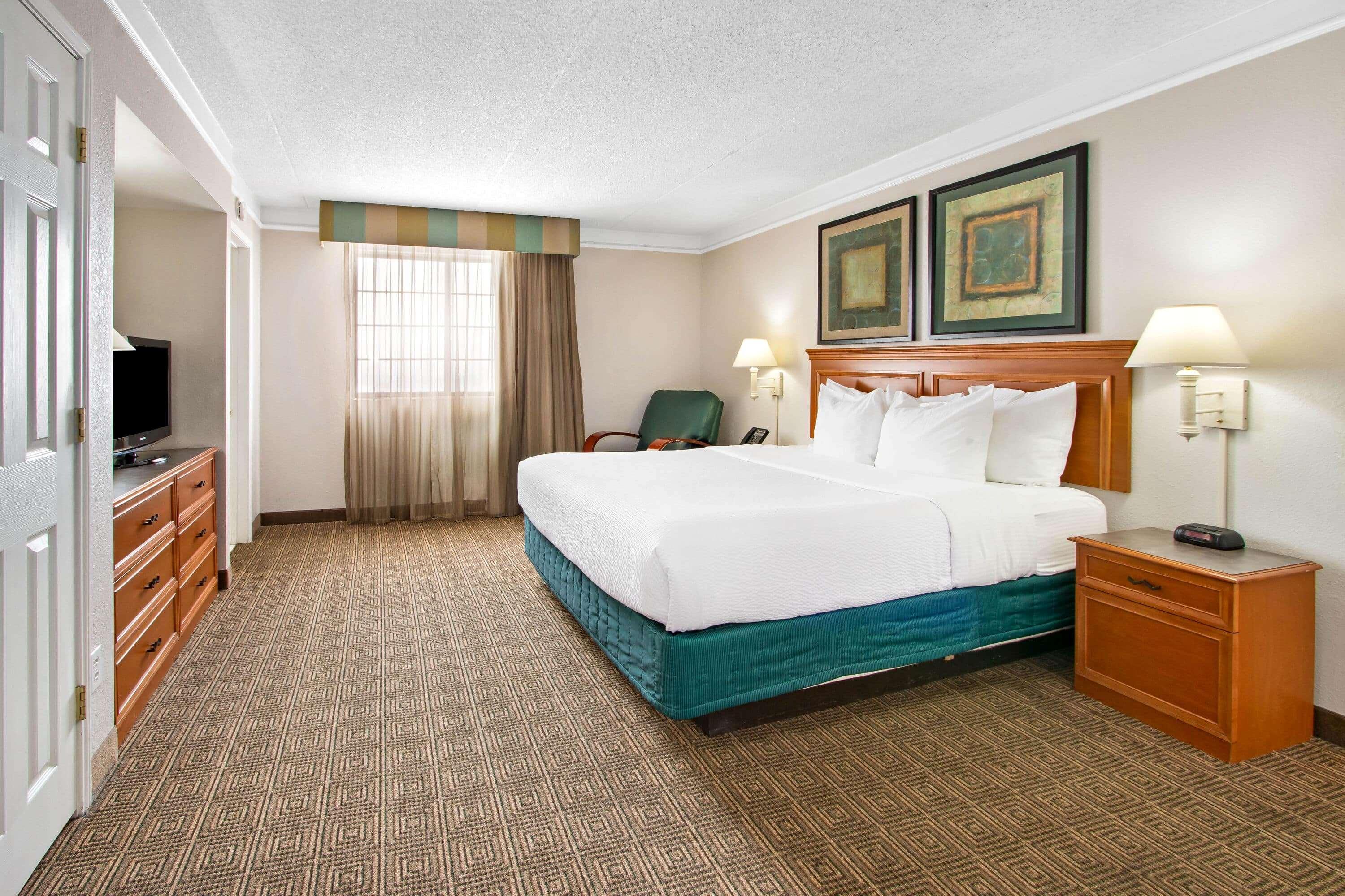 La Quinta Inn By Wyndham Albuquerque Airport Exterior photo