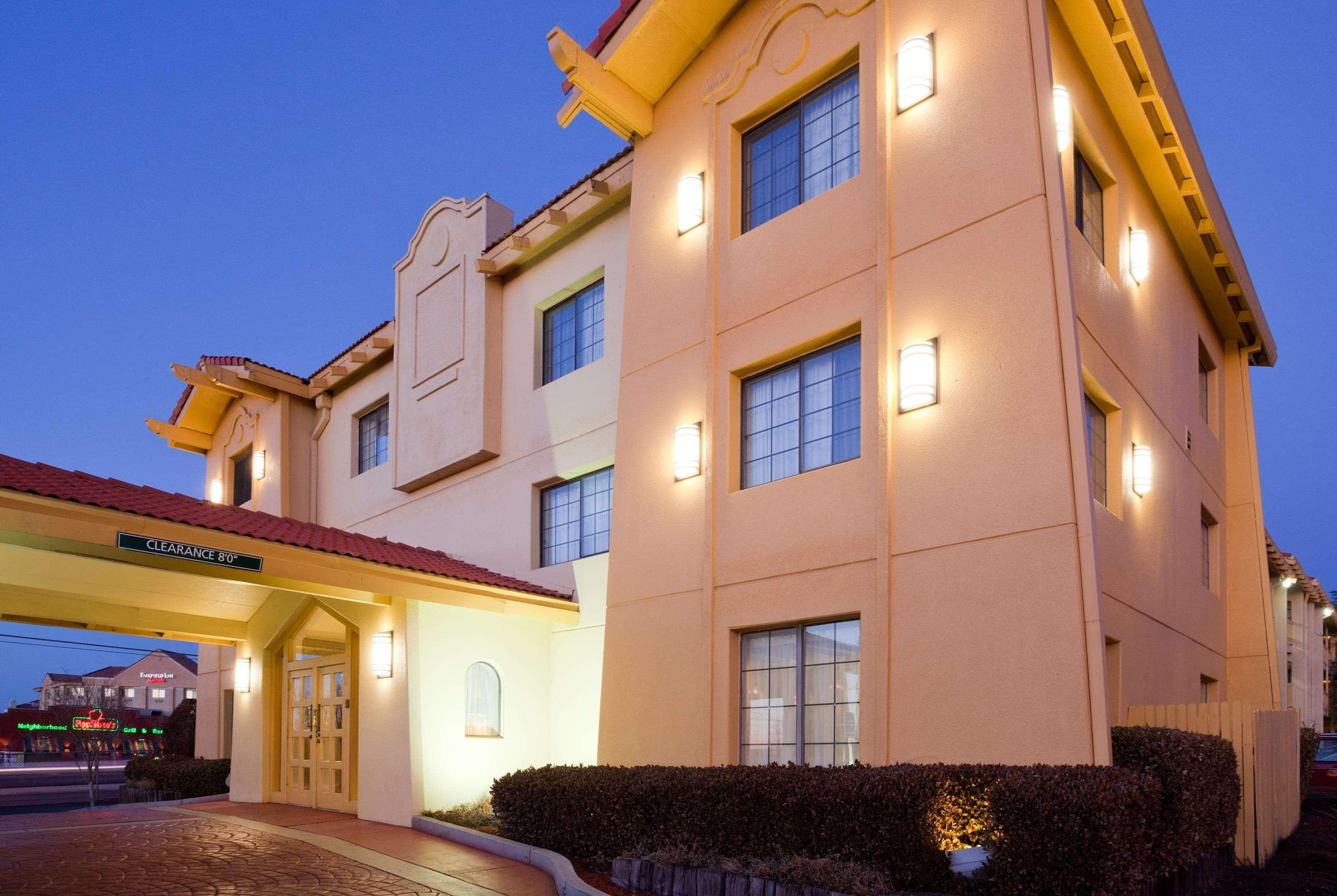 La Quinta Inn By Wyndham Albuquerque Airport Exterior photo