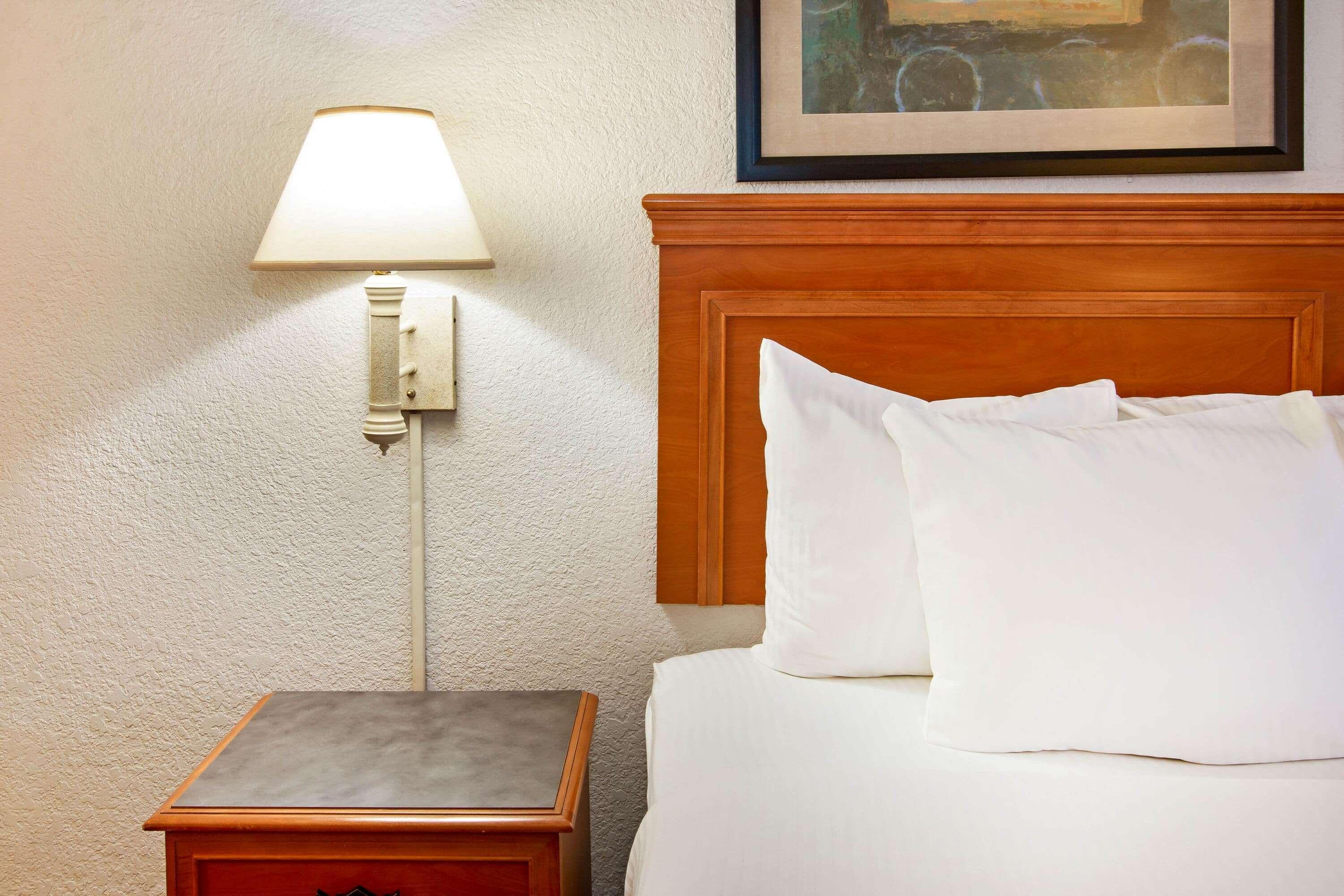 La Quinta Inn By Wyndham Albuquerque Airport Exterior photo
