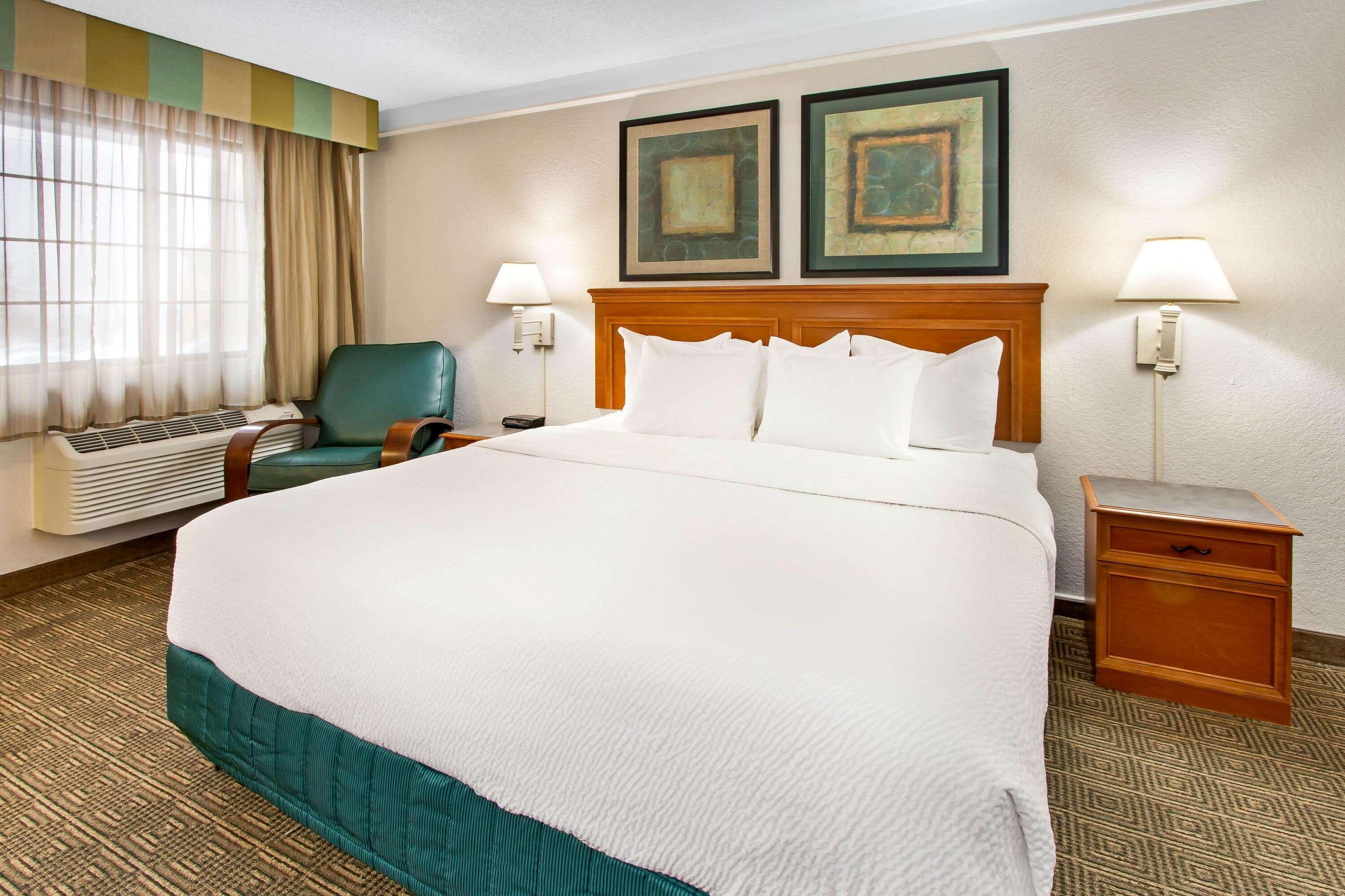 La Quinta Inn By Wyndham Albuquerque Airport Exterior photo