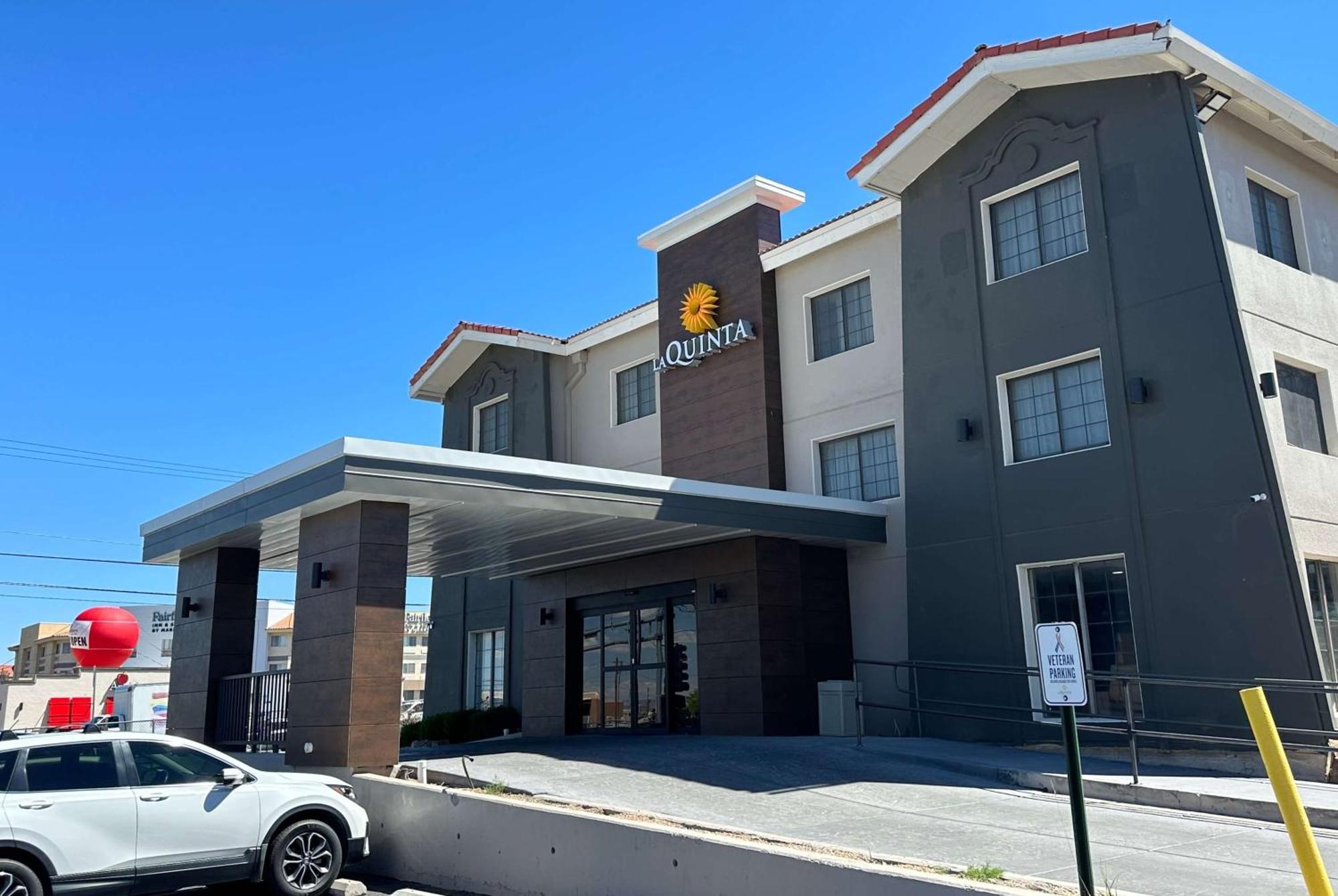La Quinta Inn By Wyndham Albuquerque Airport Exterior photo