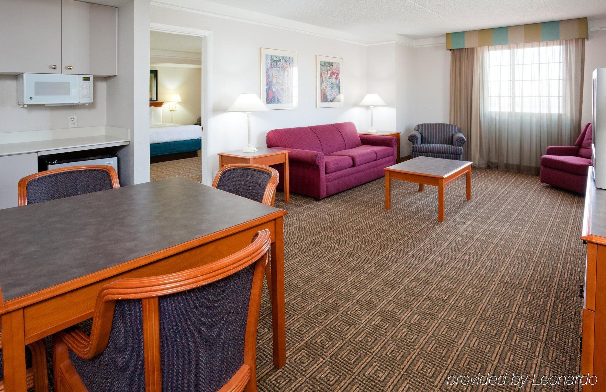 La Quinta Inn By Wyndham Albuquerque Airport Exterior photo